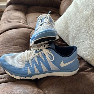 Nike UNC Flywire Lowtop Shoes - EUC